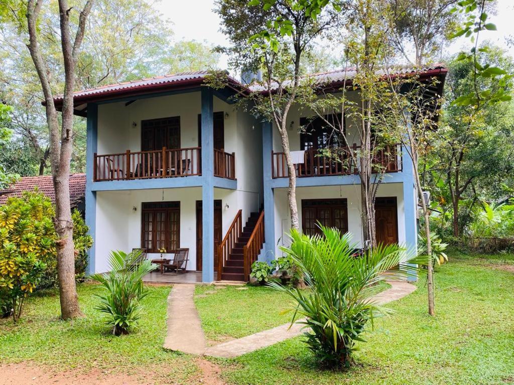 Isanka Lion Lodge Sigiriya Exterior foto