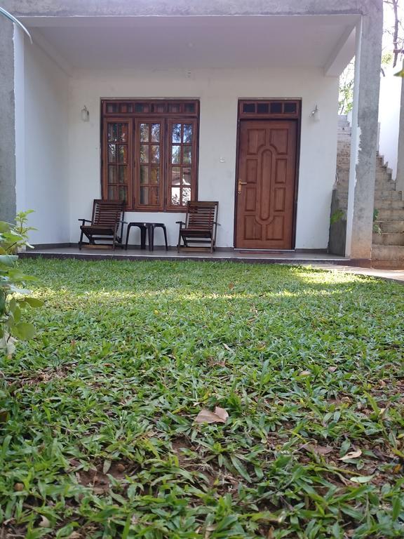 Isanka Lion Lodge Sigiriya Exterior foto